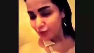 نجمت البورن سما المصري تأخذ قضيبًا ضخمًا