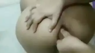 نيك اختة بقسوة وبكاء في خرم طيز زنجي
