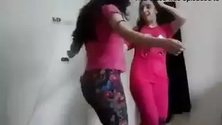 حوريات عربيات تعري وتستمتع