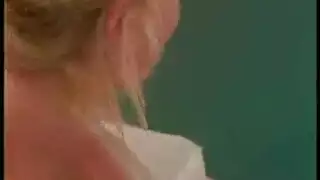 الكندية ممرضة أحمر الشفاه