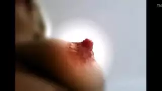 يشك فى زوجته فيضع لها كاميرا تصورها هي وعشيقها