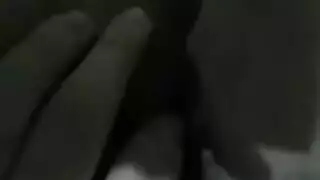 تهيئة المهبل بالأصابع ثم ضربه بقوة