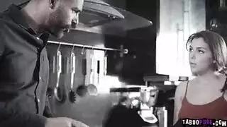 سيكس ناكها مقابل النقود وهي تنظف البيت