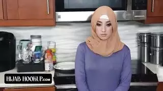 جميلة محجبة تمص بلعق قبل جنس راعية البقر الجامح