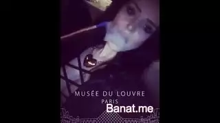 فيديو إباحي عربي صريح: عرض لثديين طبيعيين ضخمين
