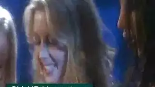 الشقراء المراهقة تأخذ قضيبًا أسودًا سميكًا بعمق في حلقها ومهبلها