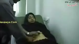 دكتور نساء يتحرش بزبونتة فى العياد