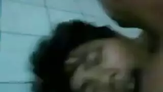 أم تصدم من تفضيلات ابنها للأفلام الإباحية الصريحة