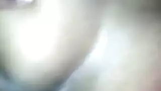 محاولة هاوية فموية: تحاول مص قضيب أسود عملاق